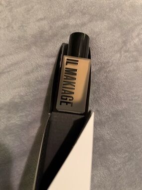 IL MAKIAGE Flawless Base Foundation - Black Packaging